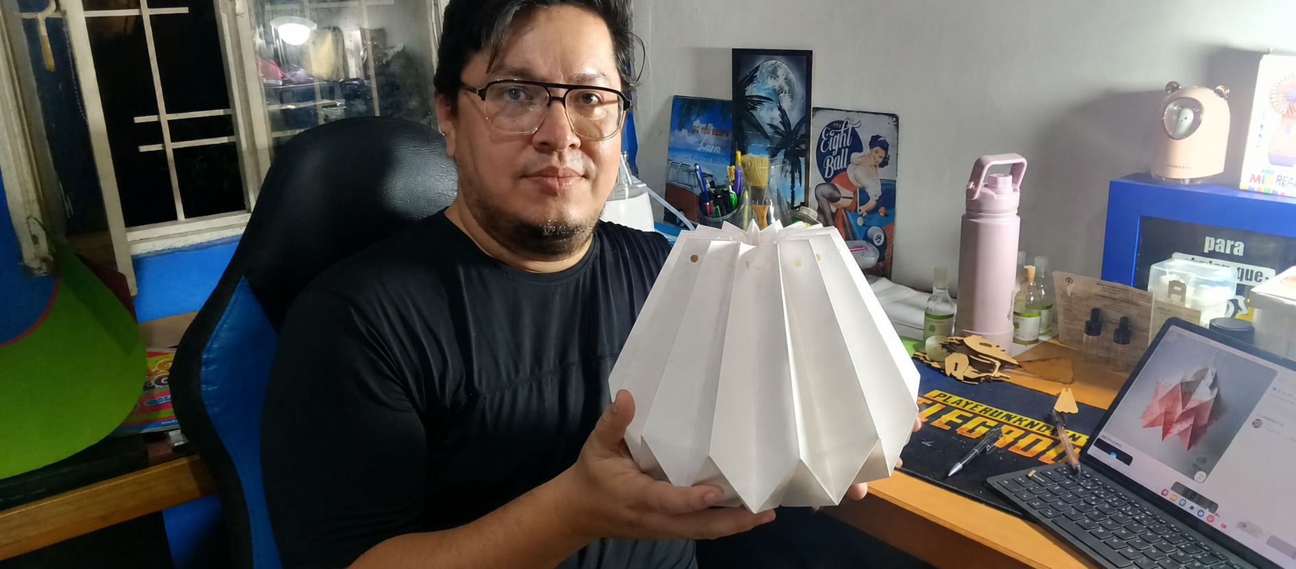 Evidencia del estudiante con lámpara plegable